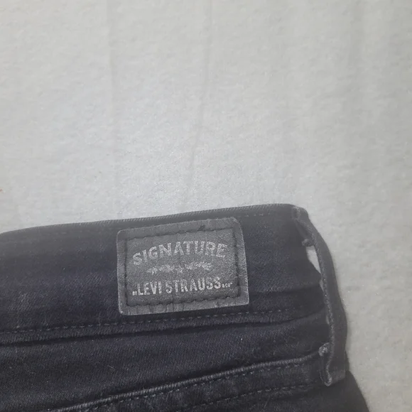 Signature Levis Womens High Rise black stretch Denim Shorts Size 16 - Picture 6 of 8